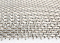 O furo quadrado dá forma à rede de arame frisada 0.2mm tecida