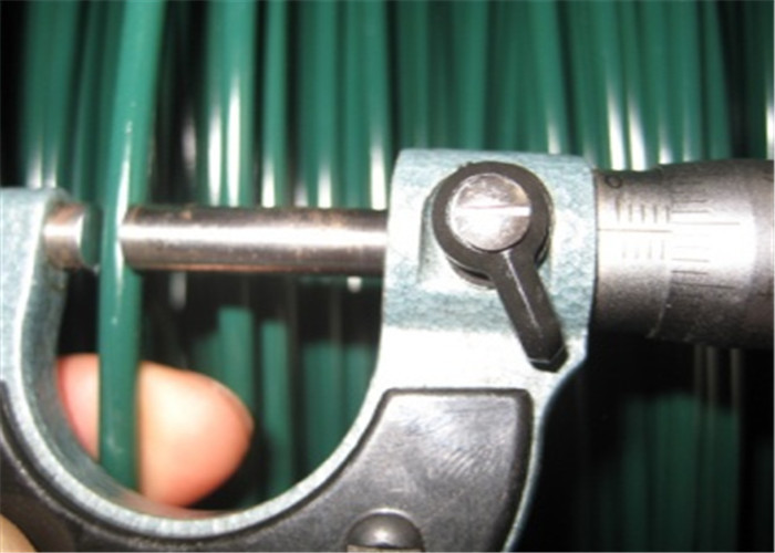 A cor verde 2.2mm 2.8mm que o Pvc revestiu a resistência de oxidação do fio de aço para instala o emperramento